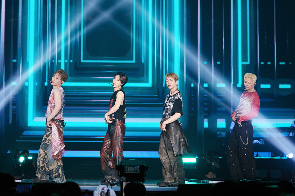 SHINee WORLD Ⅶ [E.S.S.A.Y]＜字幕版＞