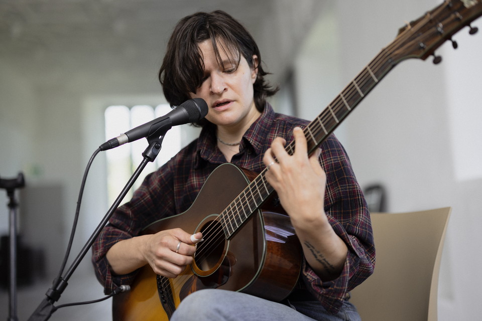 キャッスル・コンサート2 #1《出演》エイドリアン・レンカー(ビッグ・シーフ)他