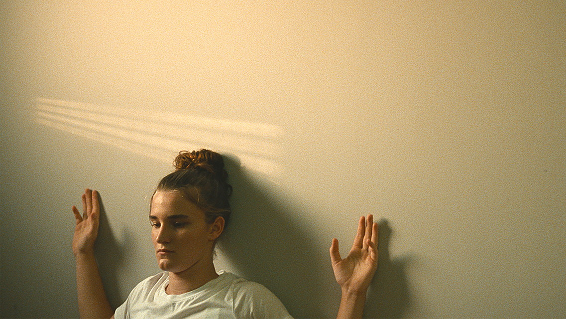 ジュリーは沈黙したままで