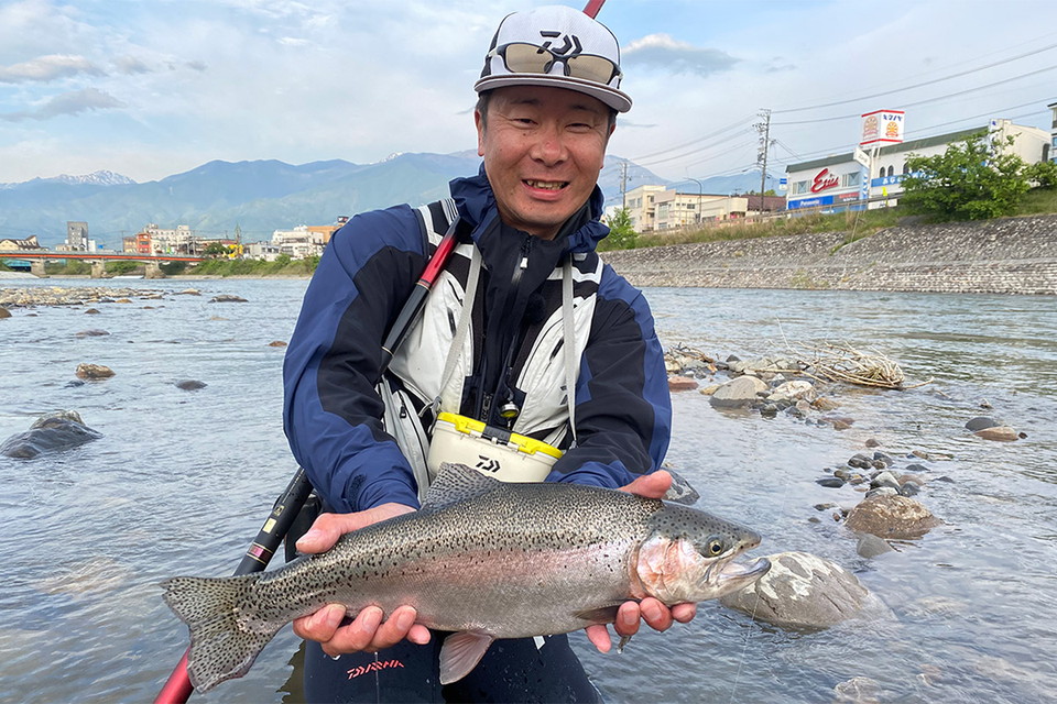 のべ竿ノトビラ 4　多彩な釣りを熟知する千島克也が天竜川で美しいアマゴを狙う